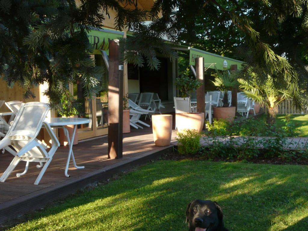 Hotel Logis Le Pont De Champ Beaucroissant Esterno foto