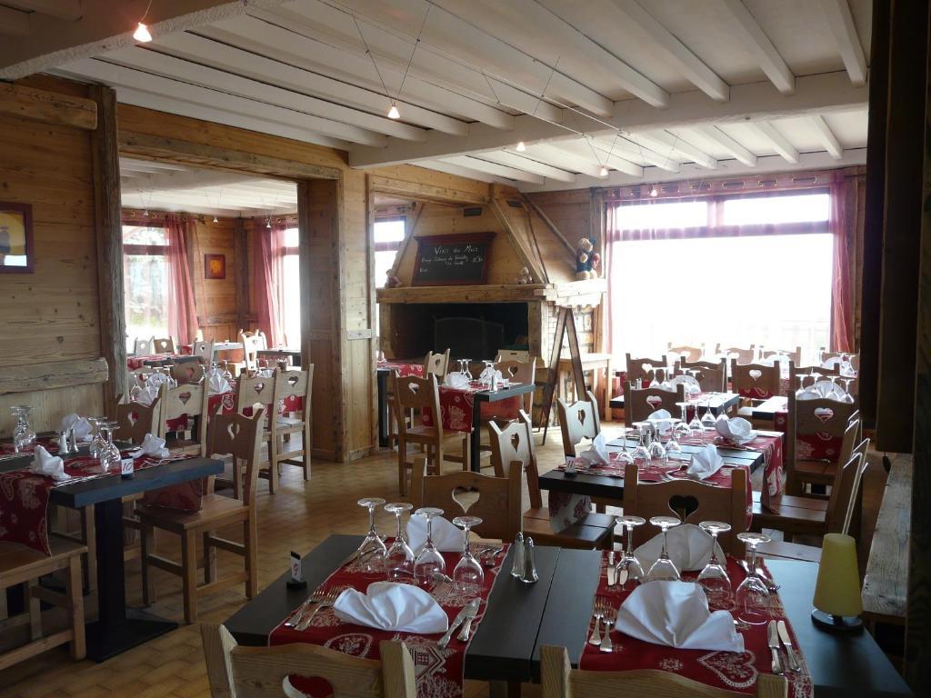Hotel Logis Le Pont De Champ Beaucroissant Esterno foto