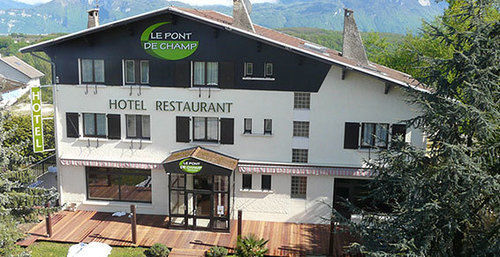 Hotel Logis Le Pont De Champ Beaucroissant Esterno foto